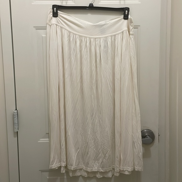 ASHLEY STEWART: NWT; Women’s plus size 22/24 beaded waist white maxi skirt. - Picture 4 of 4